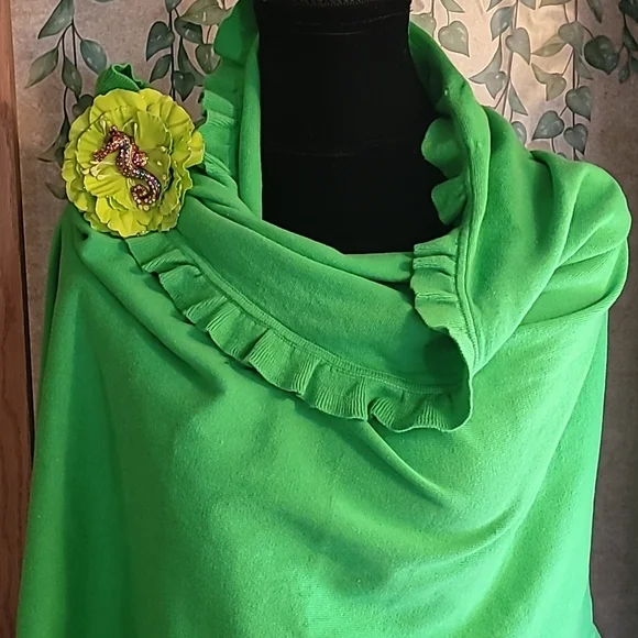 Free with any purchase! Lilly Pulitzer green ruffle wrap - Picture 6 of 12